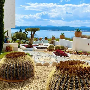 https://casa-de-oro-aparthotel.sozopol-hotels.com